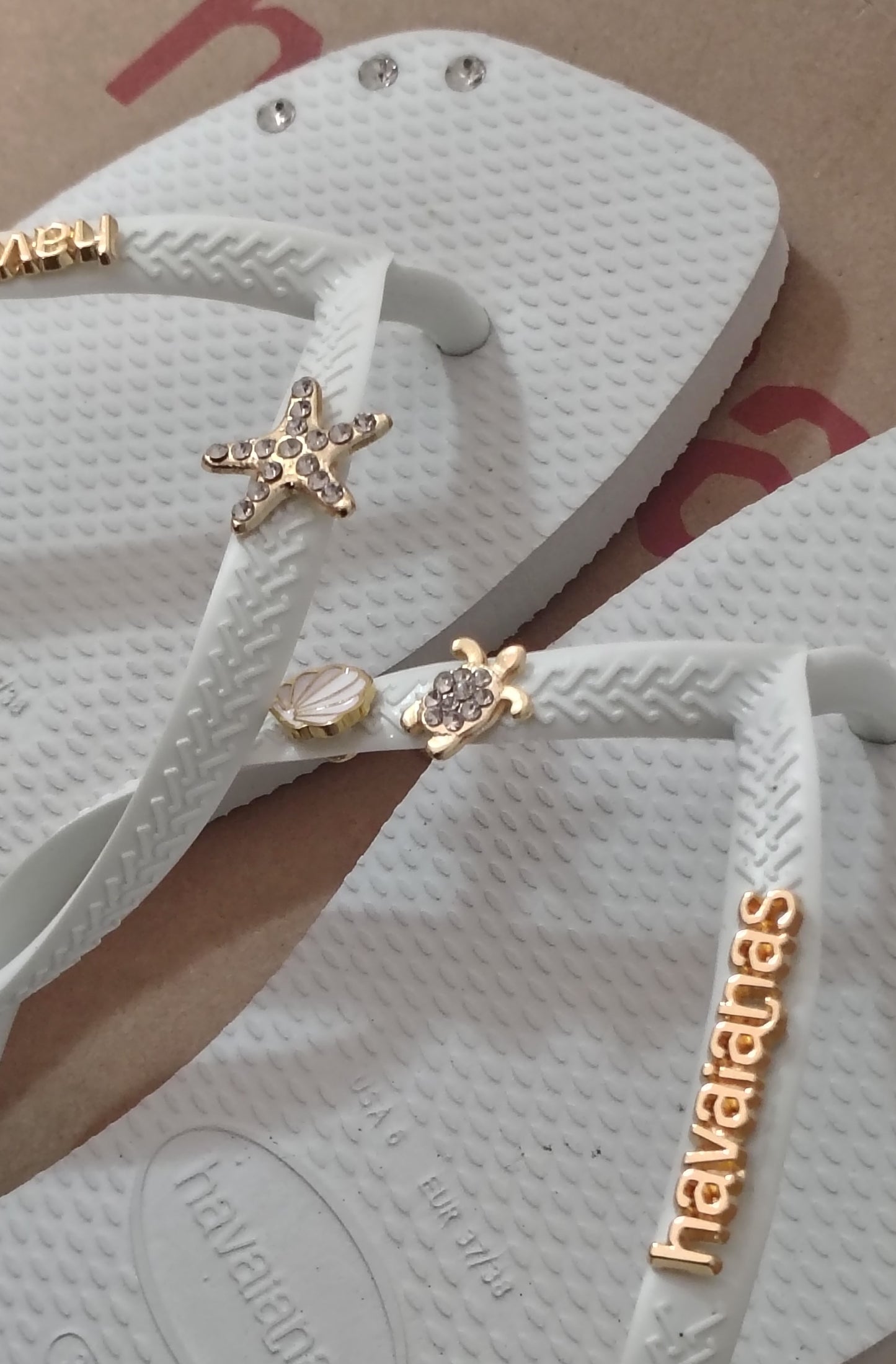Havaianas Original Personalizada Premium com Pingentes Marinhos e Strass no Solado