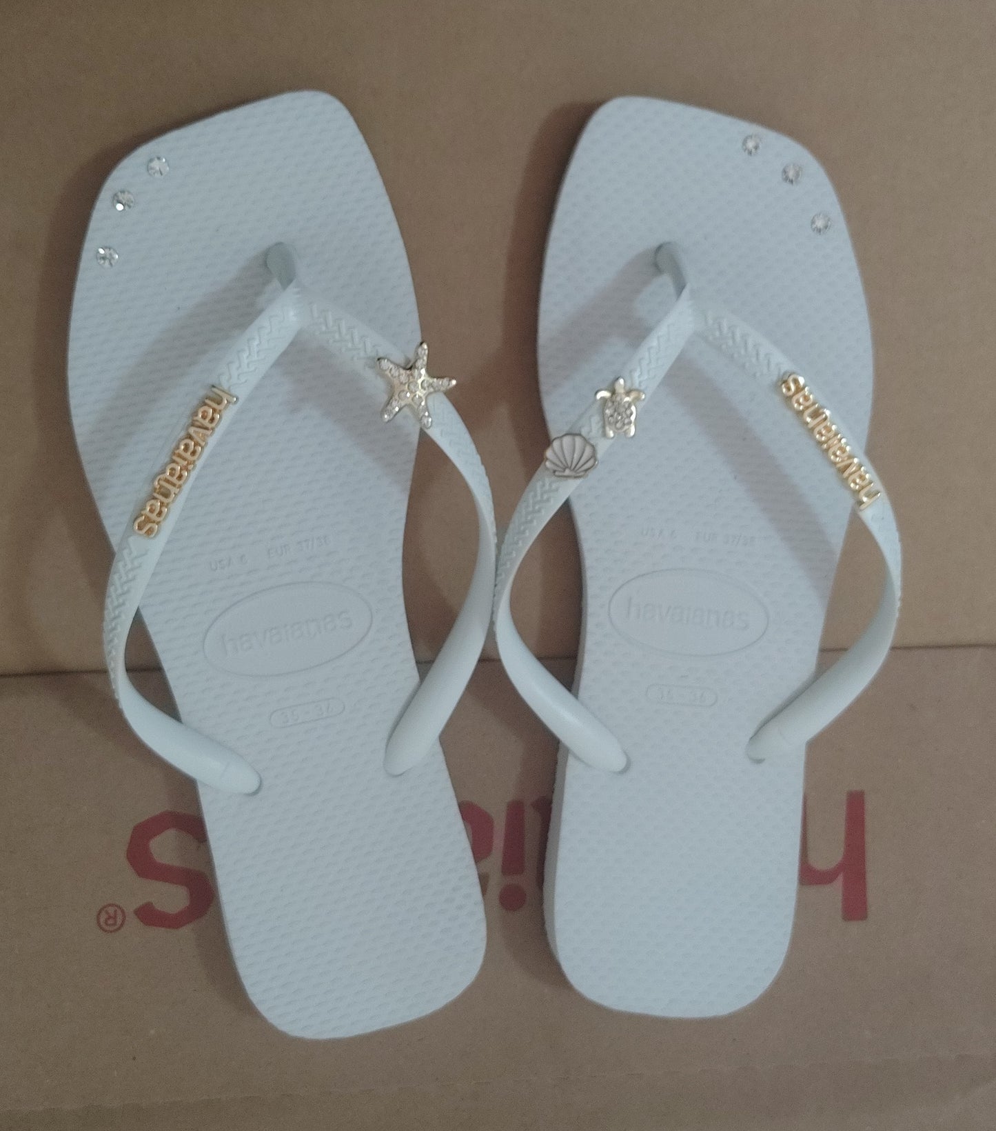 Havaianas Original Personalizada Premium com Pingentes Marinhos e Strass no Solado