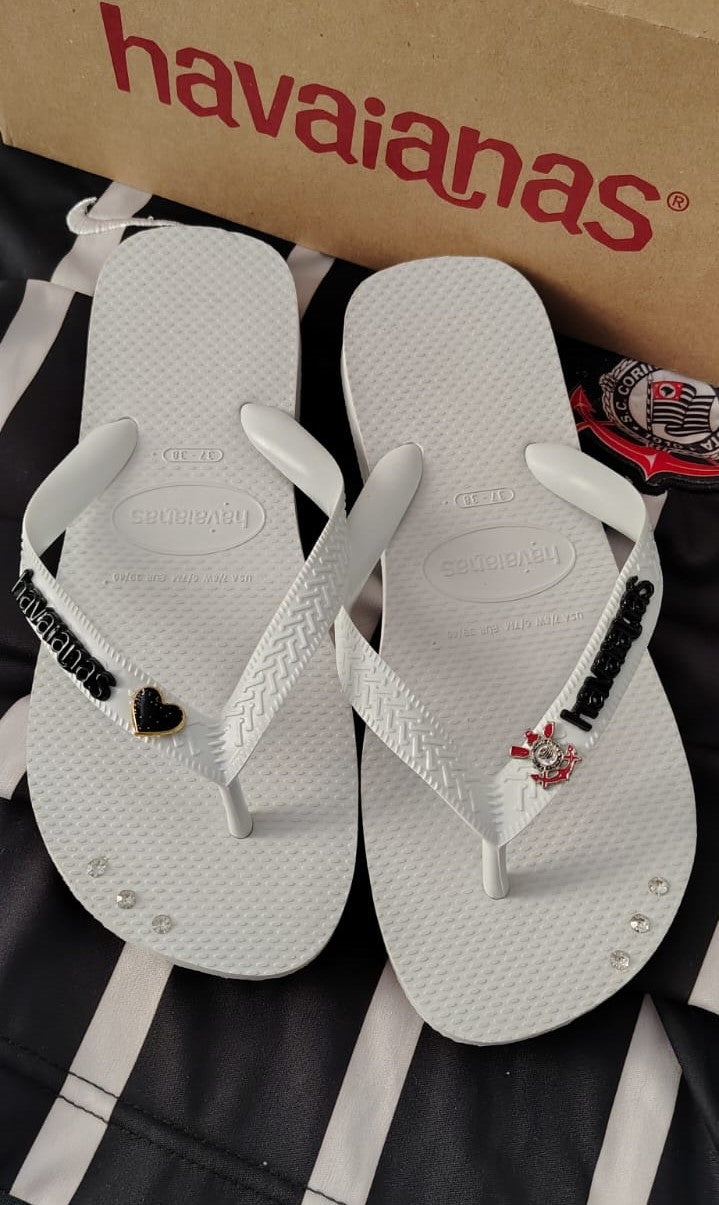 Havaianas Top + Pingente Corinthians e Logomarca Metalizada